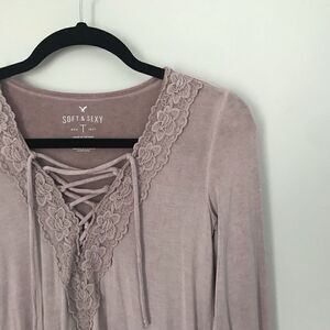 American Eagle Soft & Sexy lace trimmed tee shirt